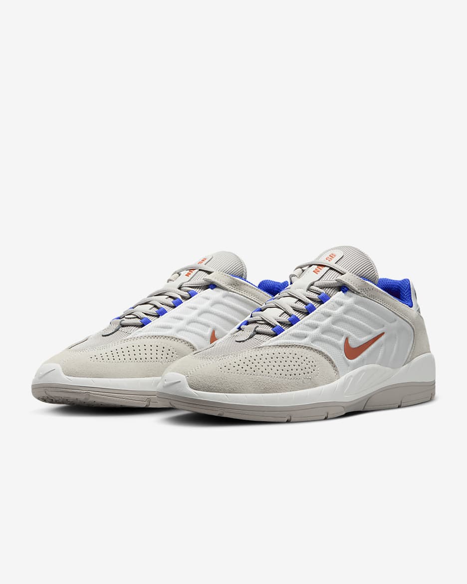 Tenis para hombre Nike SB Vertebrae - Blanco cumbre/Tinte platino/Mena de hierro claro/Arcilla cósmico