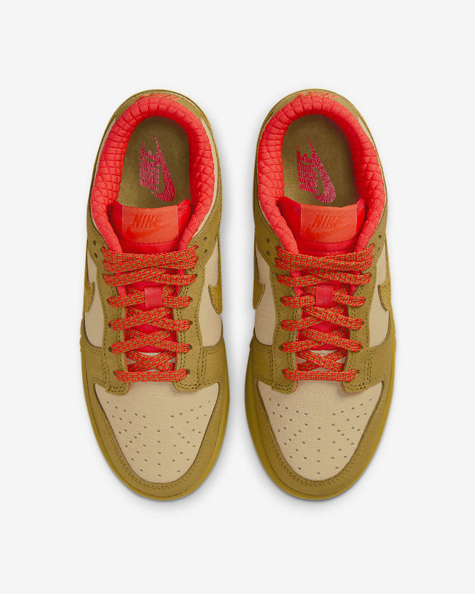 Calzado para mujer Nike Dunk Low - Sésamo/Rojo picante/Broncino