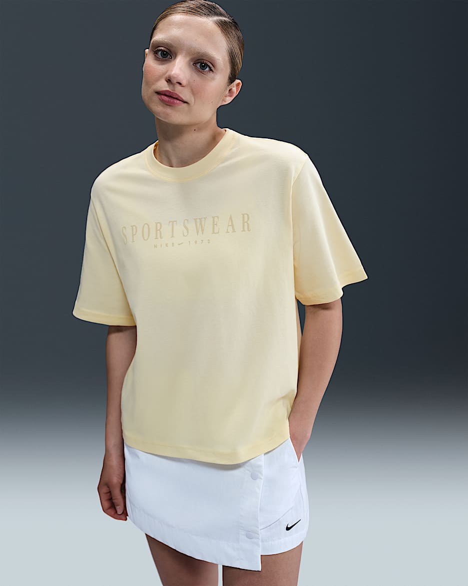 Playera de corte cuadrado para mujer Nike Sportswear - Alabastro/Caqui claro