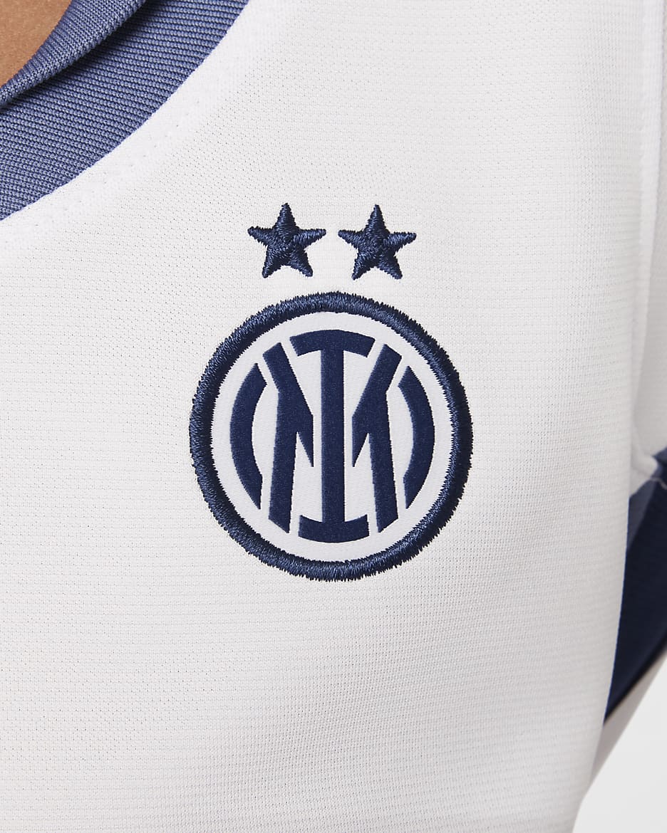 Inter Mailand 2024/25 Stadium Away dreiteiliges Nike Replika-Fußballtrikot-Set (jüngere Kinder) - Summit White/Iris Whisper/Summit White/Midnight Navy