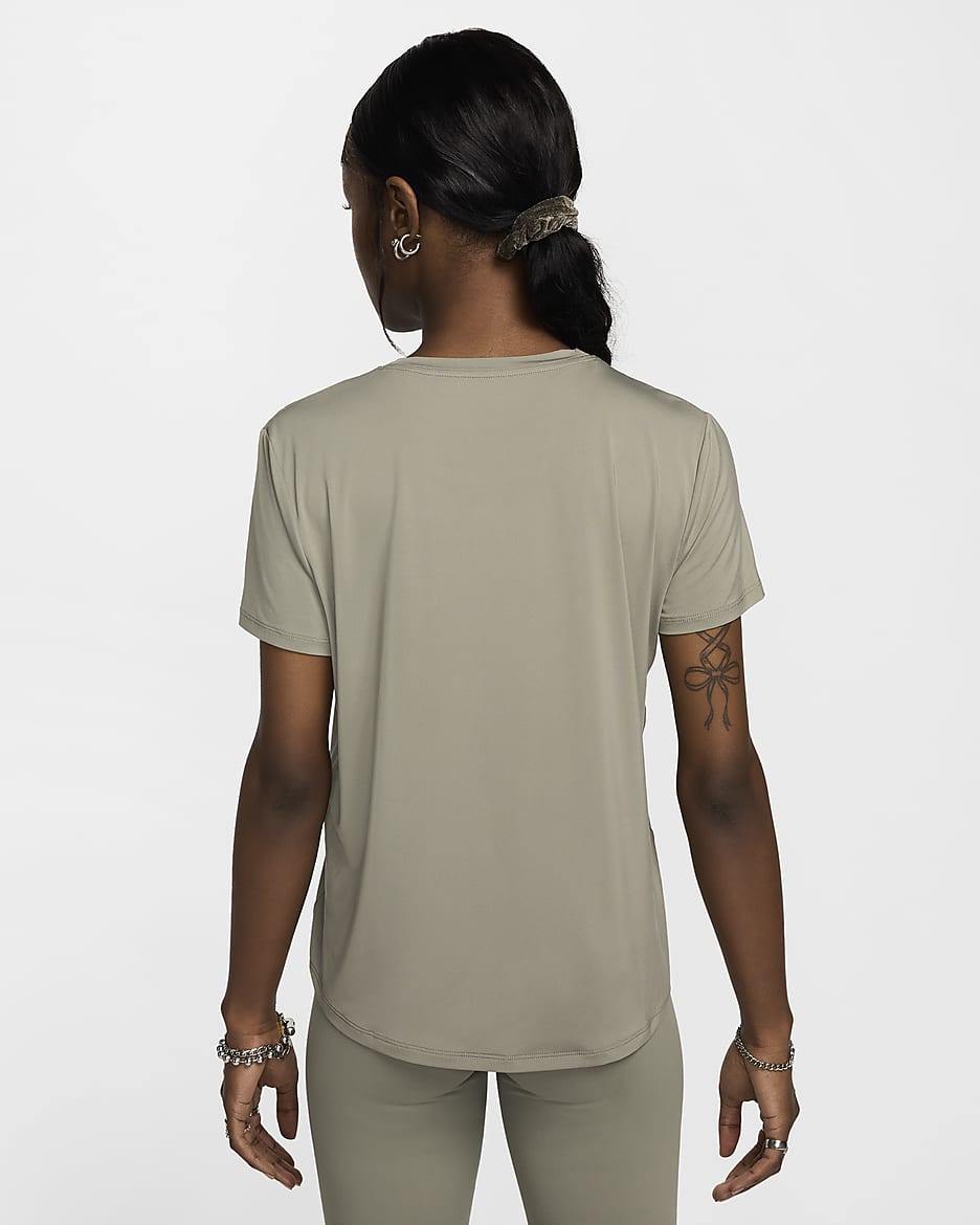 Playera de manga corta Dri-FIT para mujer Nike One Classic - Militar claro/Negro