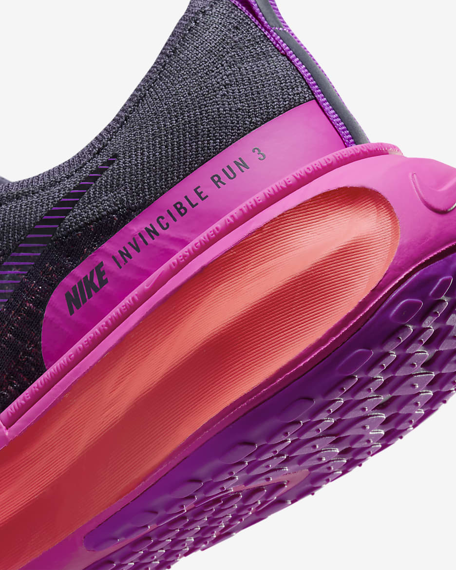 Tenis de correr en pavimento para mujer Nike Invincible 3 - Pasa oscuro/Ponche cálido/Fucsia láser/Hipervioleta