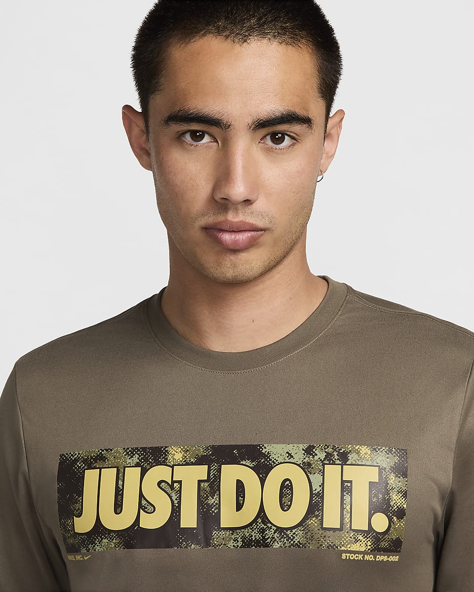 เสื้อยืดฟิตเนสผู้ชาย Dri-FIT Nike - Medium Olive