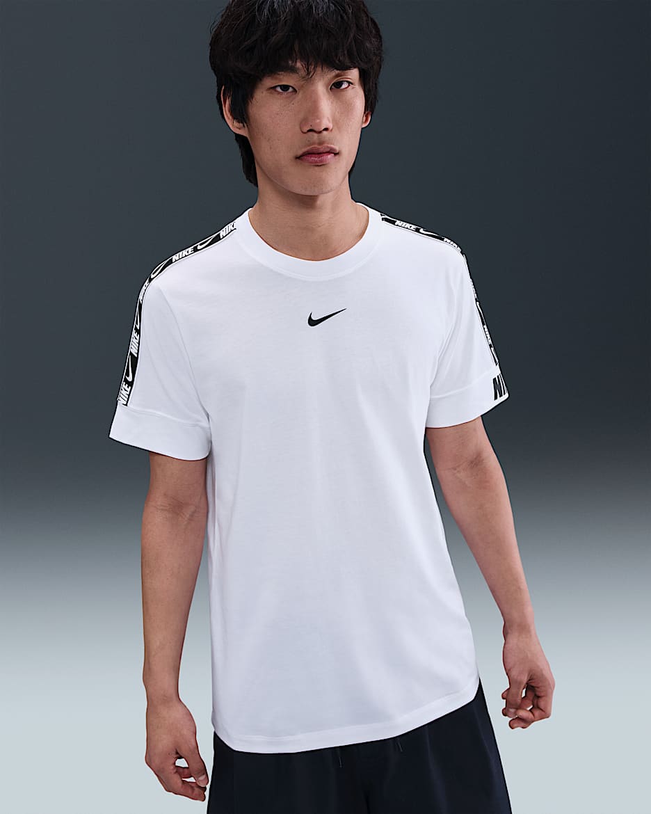 ナイキ スポーツウェア リピート メンズ Tシャツ - ホワイト/ブラック