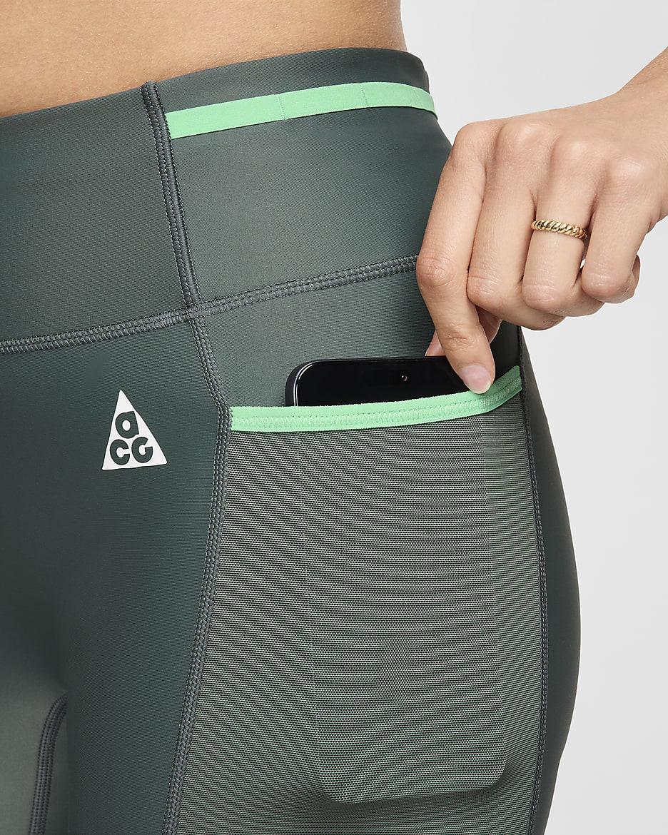 Shorts de ciclismo Dri-FIT ADV de tiro medio de 18 cm con bolsillos para mujer Nike ACG "White Rapids" - Verde vintage/Verde primavera/Blanco cumbre