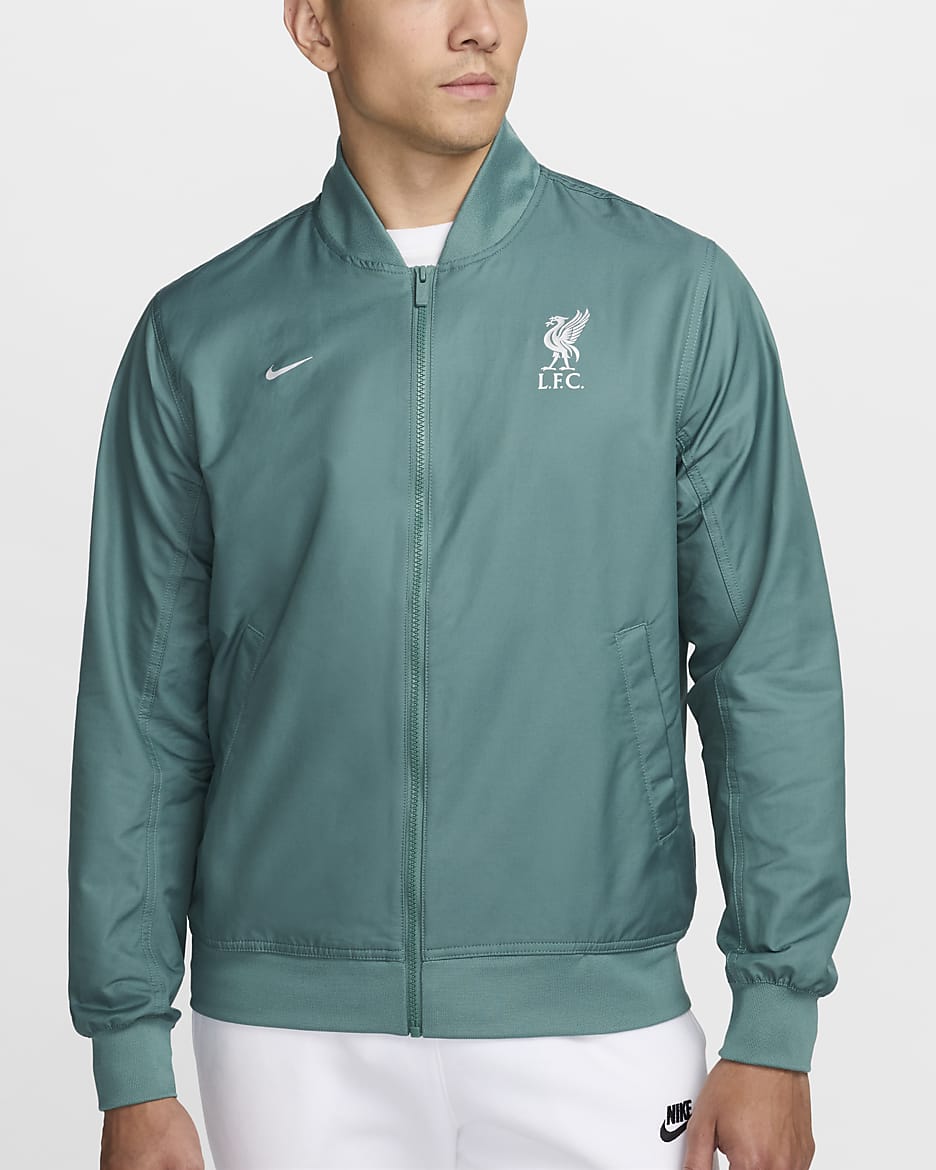 FC Liverpool Sport Essentials Nike Fußball-Bomberjacke ohne Futter (Herren) - Bicoastal/Metallic Silver