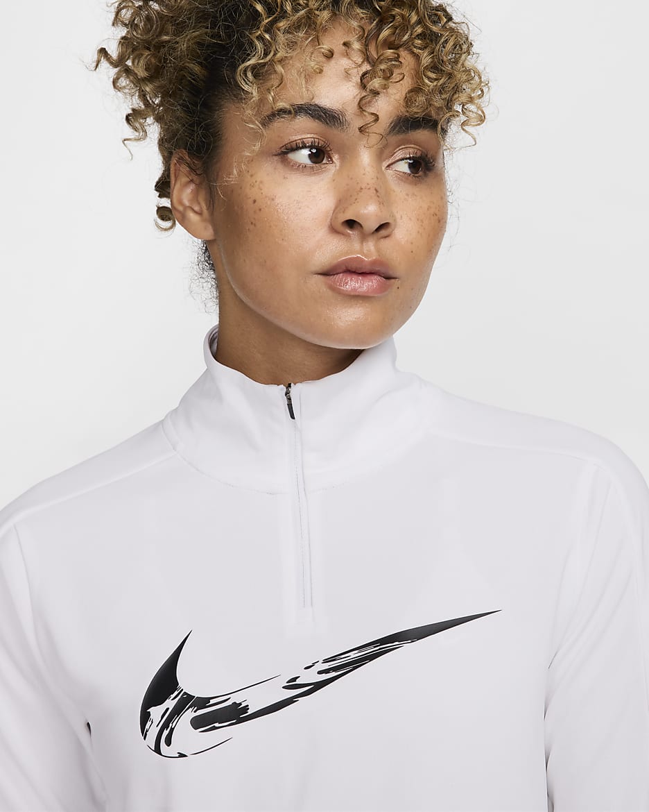 Nike Swoosh Dri-FIT Çeyrek Fermuarlı Kadın Koşu Üstü - Beyaz/Siyah