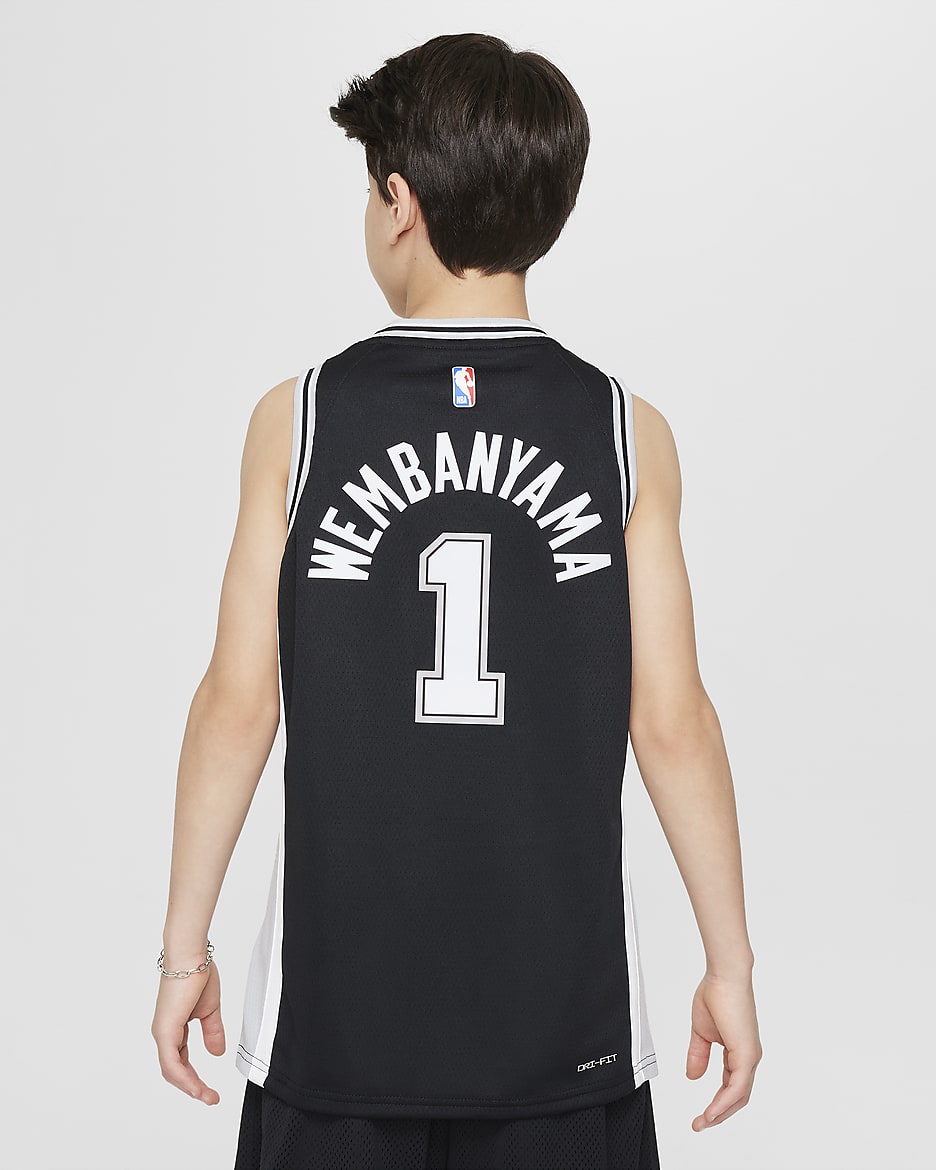 San Antonio Spurs 2022/23 Icon Edition Older Kids' (Boys') NBA Swingman Jersey - Black