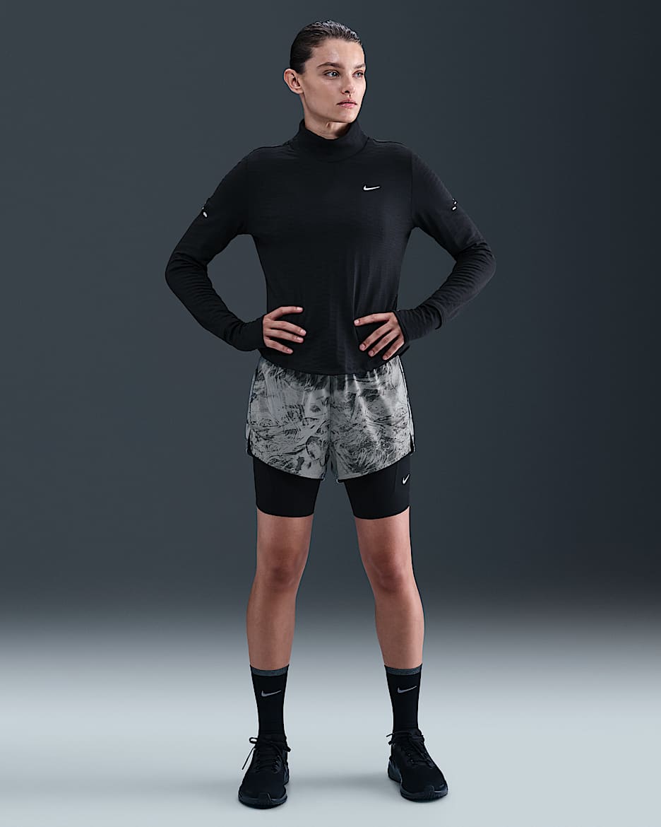 Shorts da running 2 in 1 a vita media con dettagli dal design rifrangente Nike Swift – Donna - Thunder Grey/Dark Smoke Grey/Nero