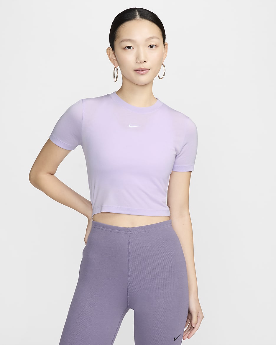 ナイキ スポーツウェア エッセンシャル ウィメンズ スリムフィット クロップ Tシャツ - バイオレットミスト/ホワイト