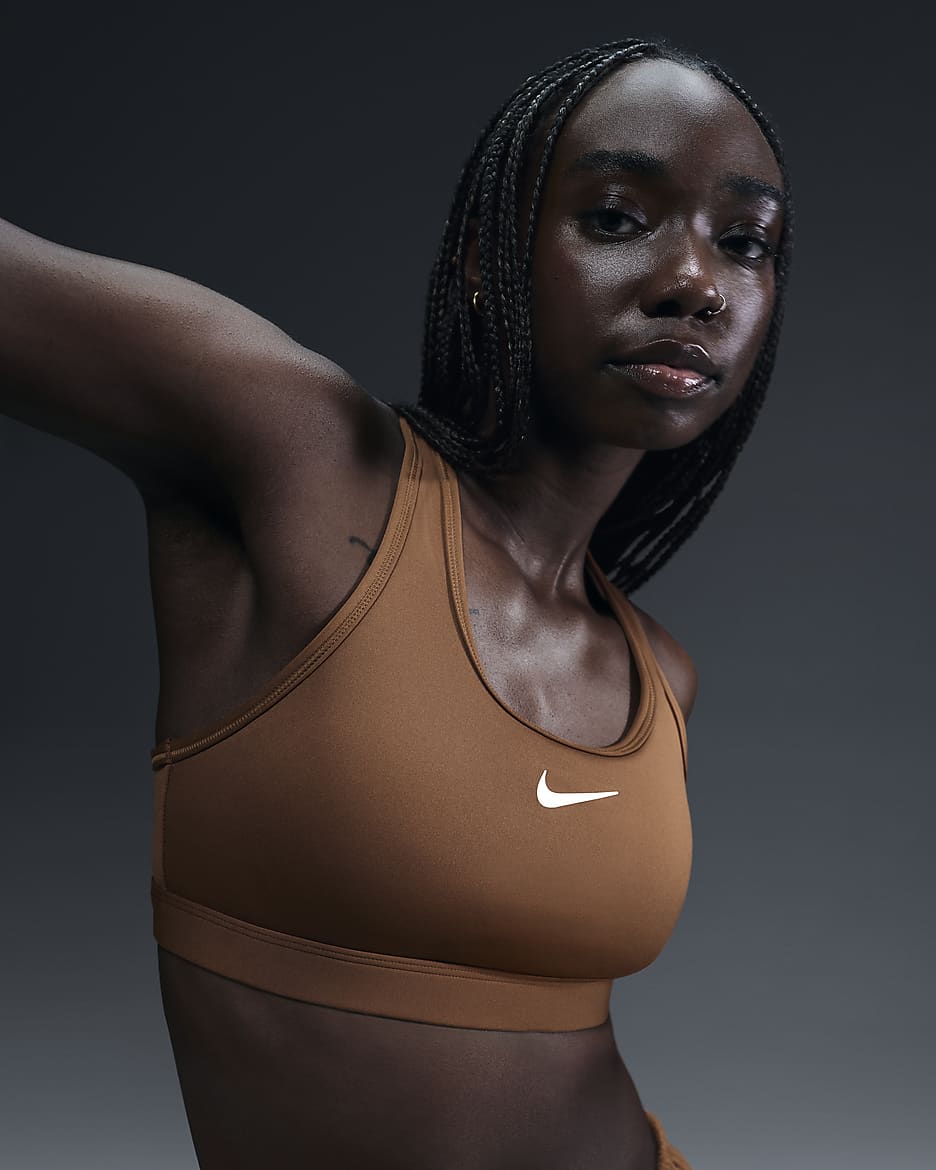 Nike Swoosh Medium Support Dolgulu Kadın Spor Sütyeni - Light British Tan/Beyaz