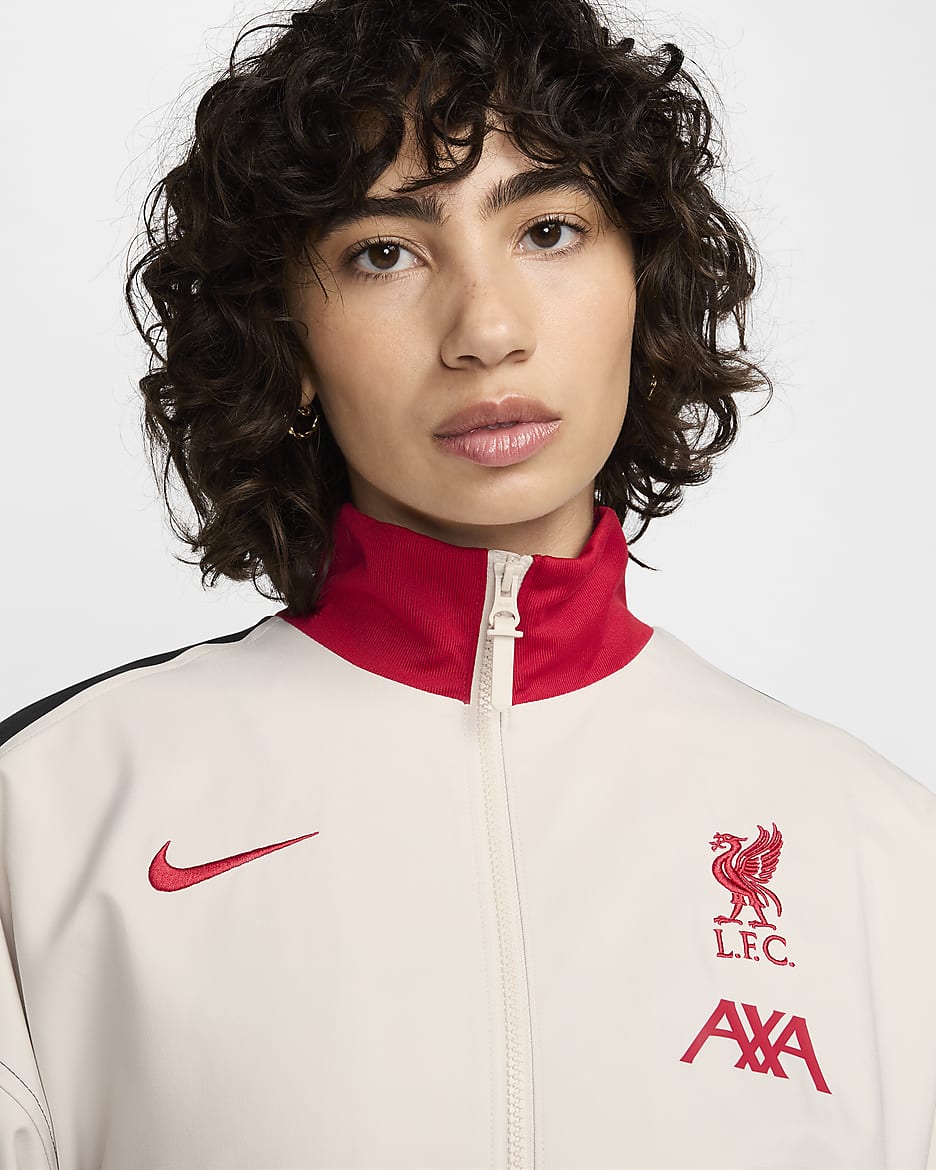 Liverpool FC Strike Chaqueta de fútbol Nike Dri-FIT - Mujer - Light Orewood Brown/Negro/Gym Red