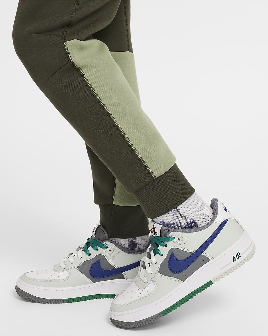 Nike Sportswear Tech Fleece Older Kids' (Boys') Trousers - Cargo Khaki/Oil Green/Black/Black