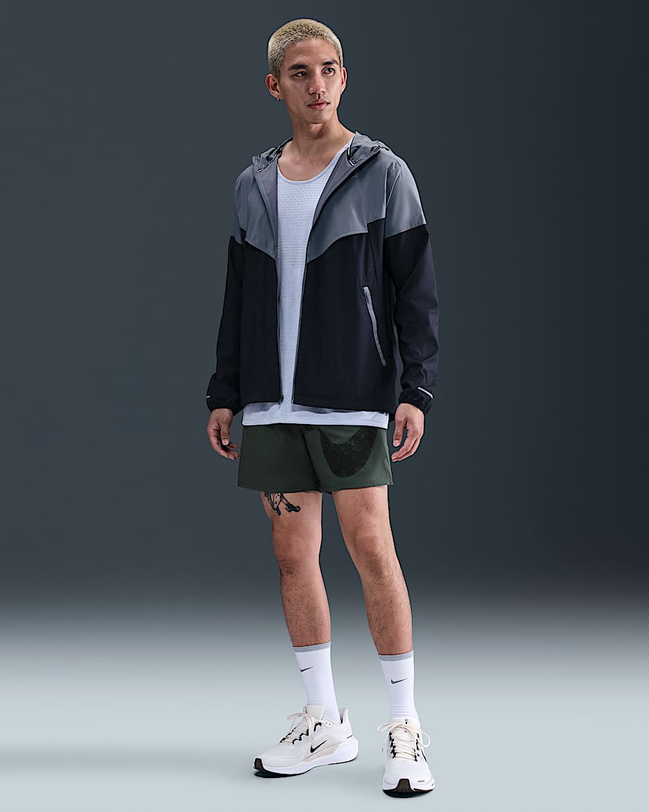 ナイキ チャレンジャー スウッシュ メンズ 13cm Dri-FIT ランニングショートパンツ - ビンテージグリーン/ビンテージグリーン/ブラック/ブラック