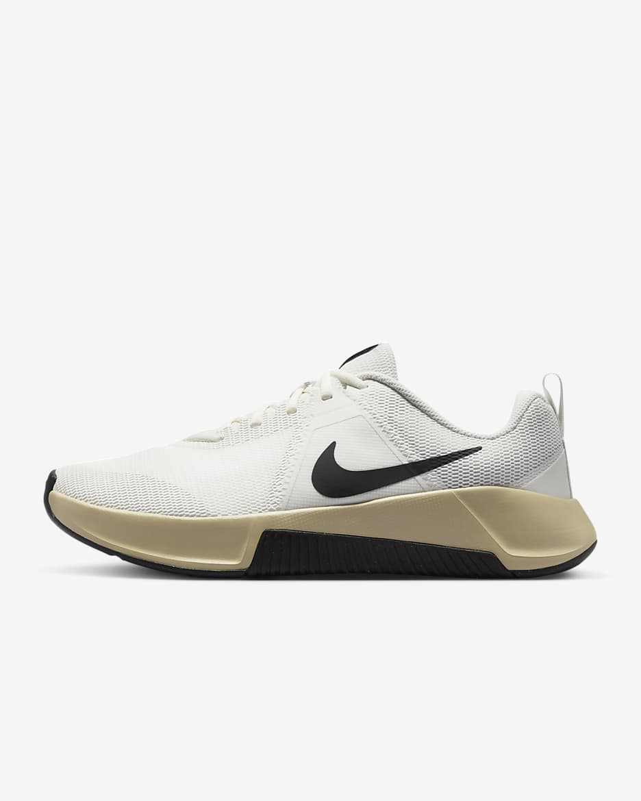 Chaussure d'entraînement Nike MC Trainer 3 pour homme - Sail/Team Gold/Blanc/Noir