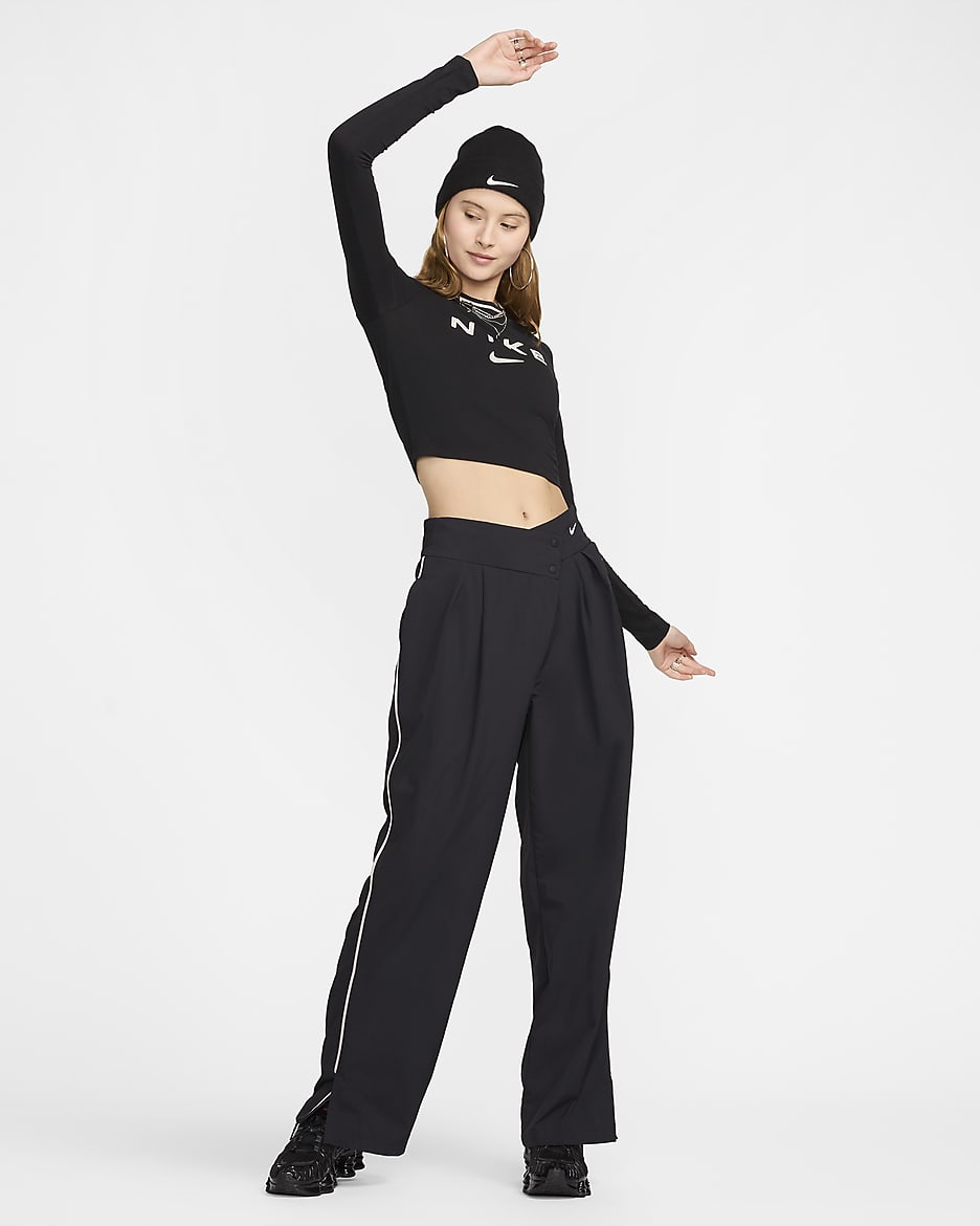 Nike Sportswear Chill Knit Women's Slim Long-Sleeve Cropped Graphic Tee - Black