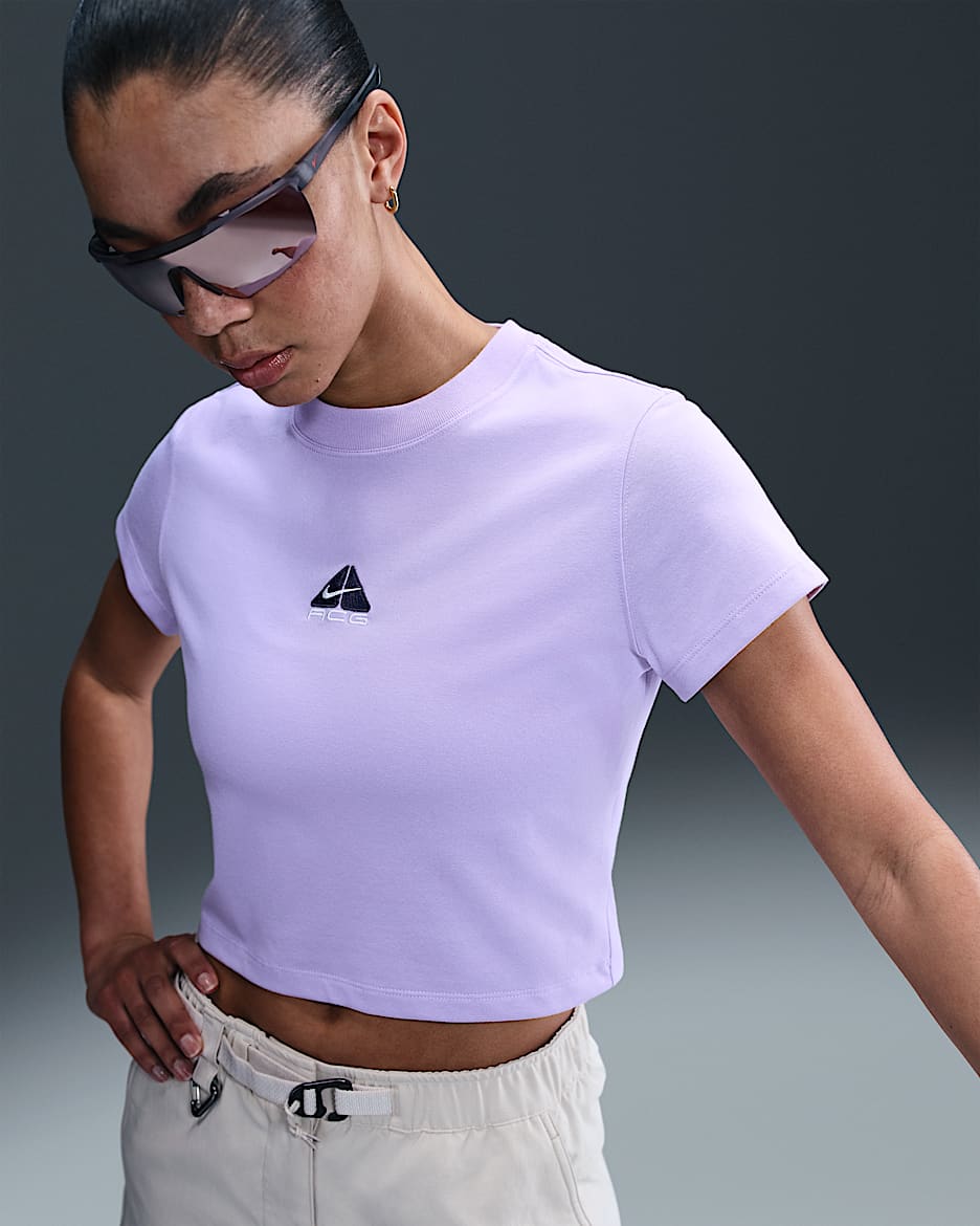 Playera de manga corta Dri-FIT para mujer Nike ACG - Hortensias/Trueno azul/Blanco cumbre