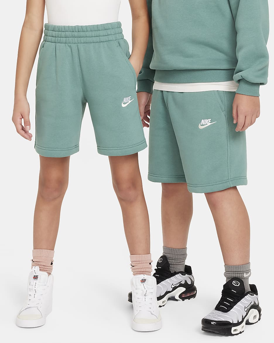 Dres ze spodenkami dla dużych dzieci Nike Sportswear Club Fleece - Bicoastal/Bicoastal/Sea Glass/Biel