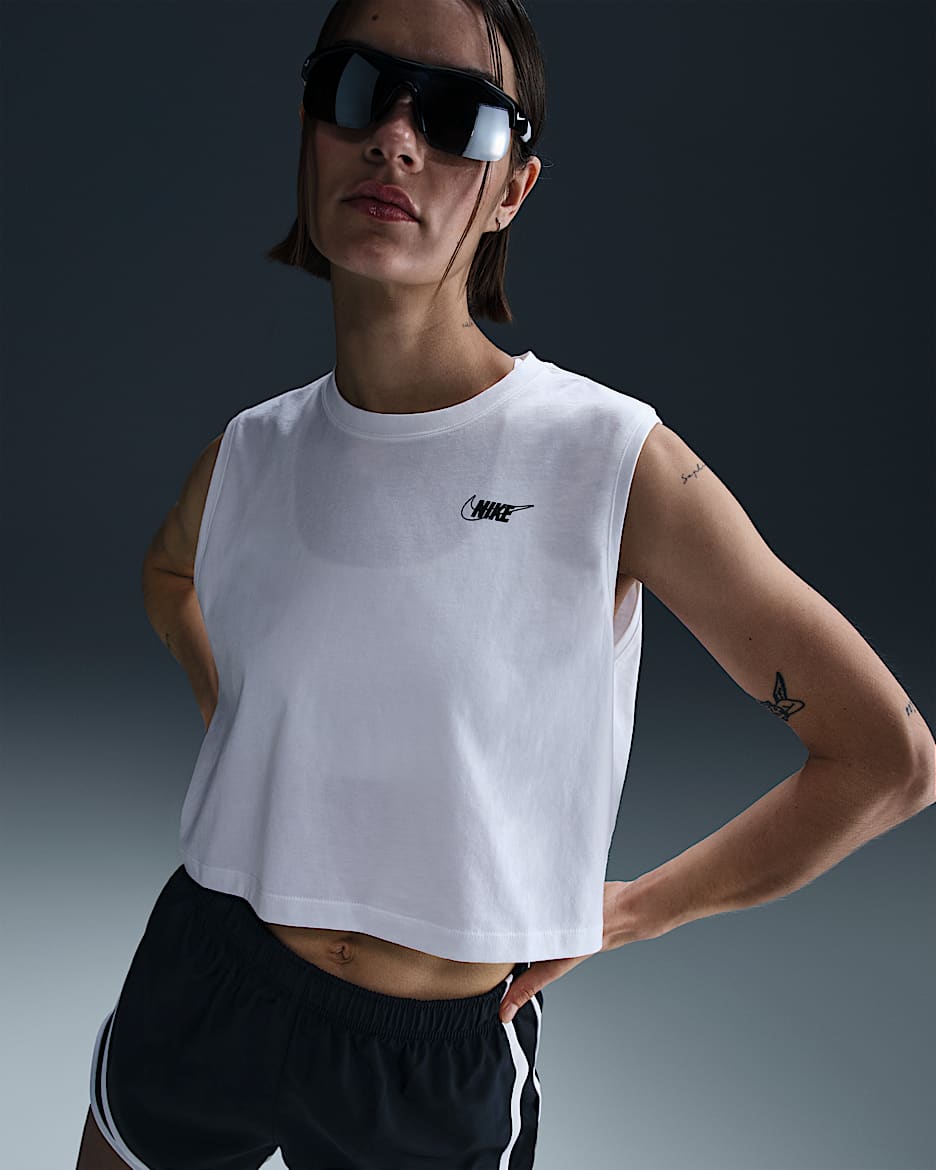 Playera sin mangas con gráfico cropped para mujer Nike Sportswear Club - Blanco