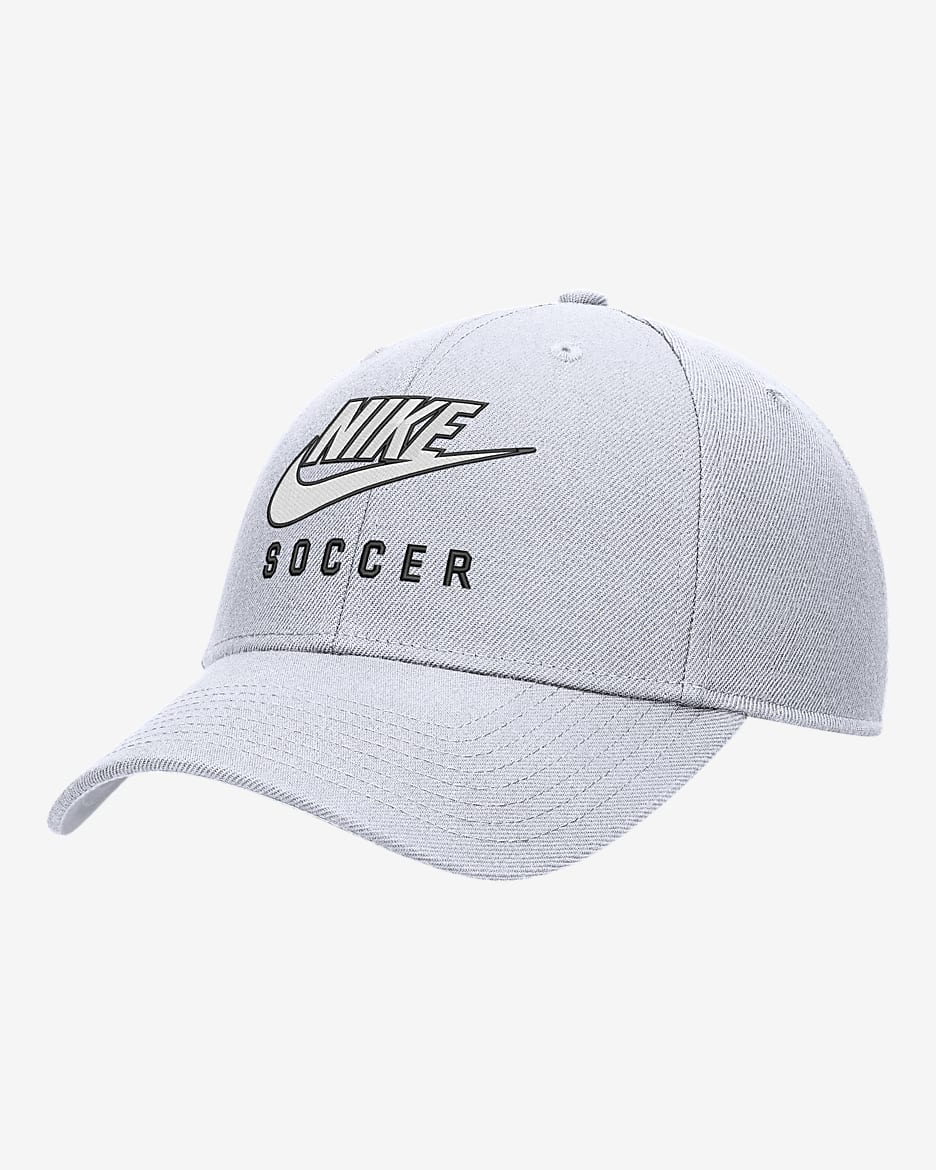 Gorra de fútbol Futura Swoosh Dri-FIT con estructura Nike Club - Blanco