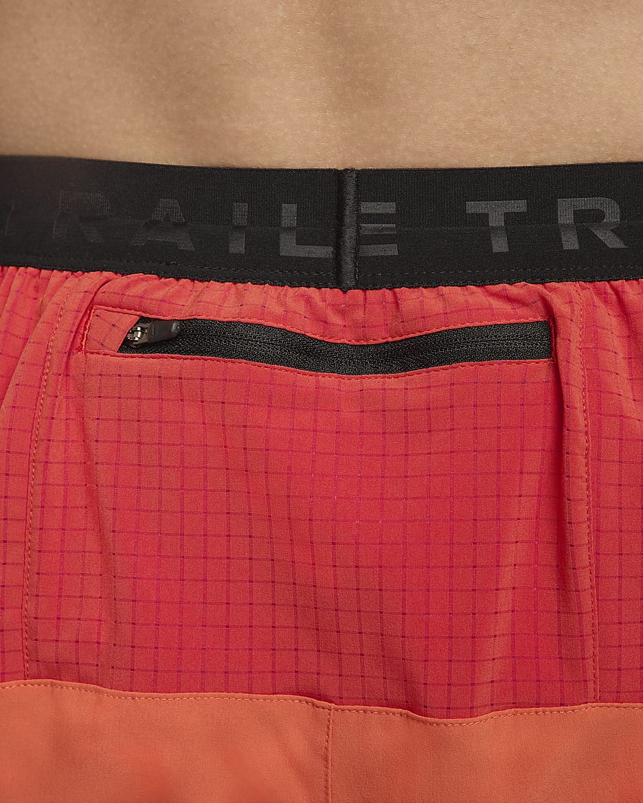 Shorts de correr Dri-FIT de 13 cm con forro de ropa interior para hombre Nike Trail Second Sunrise - Coral vintage/Rojo dragón/Negro