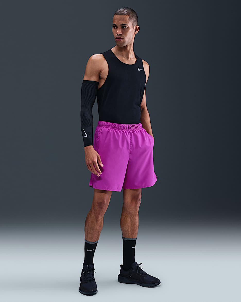 Short de running avec sous-short intégré 18 cm Dri-FIT Nike Challenger pour homme - Vivid Purple/Vivid Purple/Noir