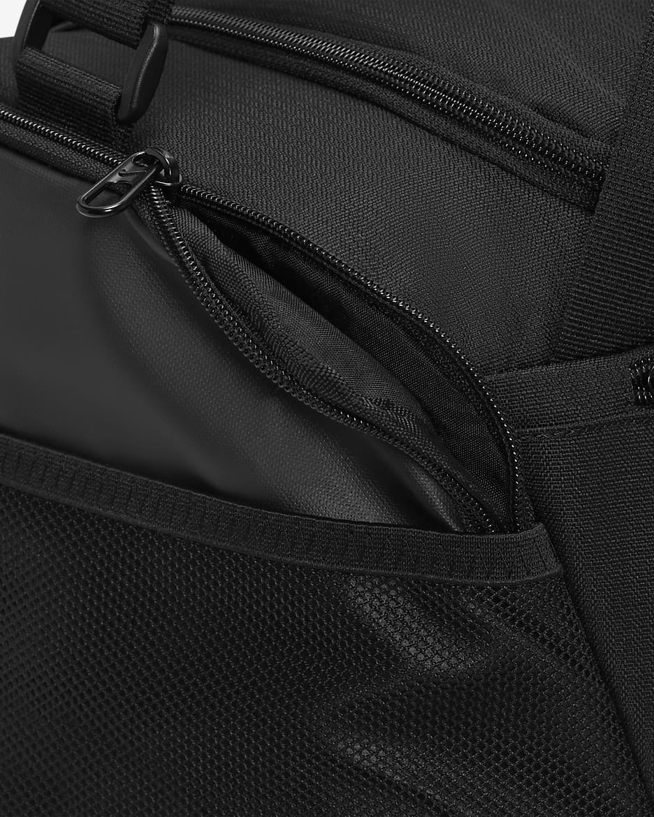Nike Brasilia Sporttasche fürs Training (klein, 41 l) - Schwarz/Schwarz/Weiß