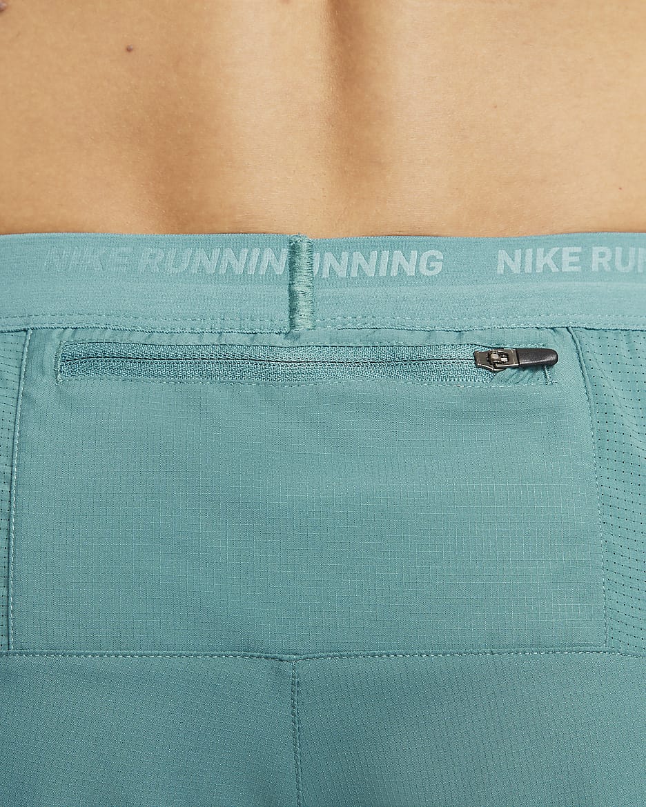 Shorts de running híbridos Dri-FIT de 12.5 cm para hombre Nike Stride - Azul verdoso mineral/Pícea descolorido/Pícea descolorido