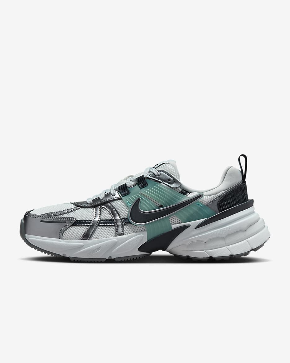 NIKE公式】ナイキ V2K ラン ウィメンズシューズ.オンラインストア 
