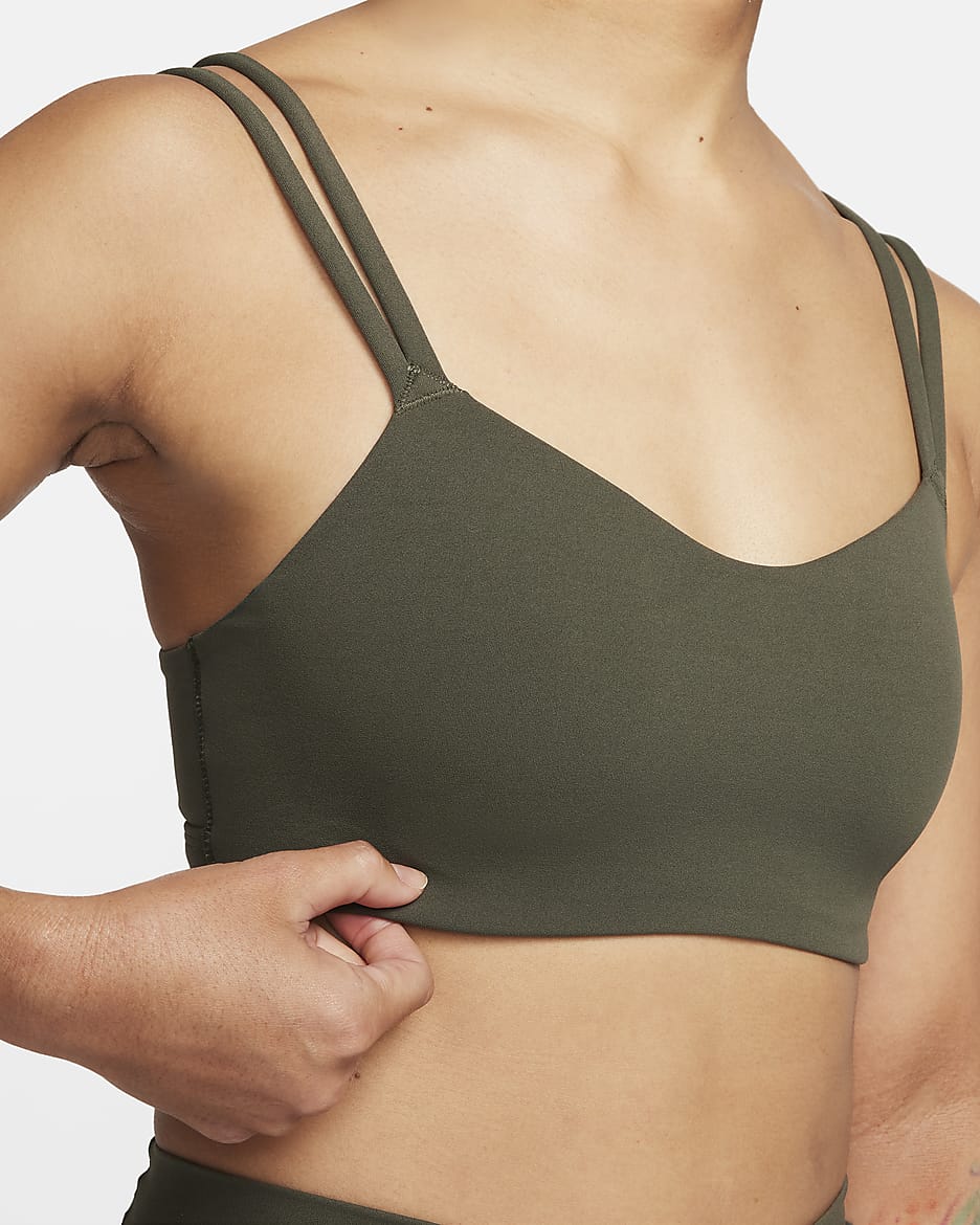 Vadderad sport-BH Nike Zenvy med tunna axelband och lätt stöd för kvinnor - Cargo Khaki/Vit