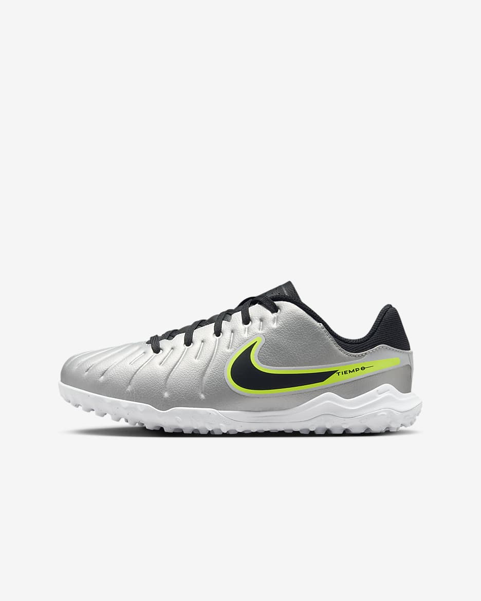 Nike Jr. Tiempo Legend 10 Academy műfűre készült, alacsony szárú futballcipő gyerekeknek/nagyobb gyerekeknek - Metallic Silver/Volt/Fekete