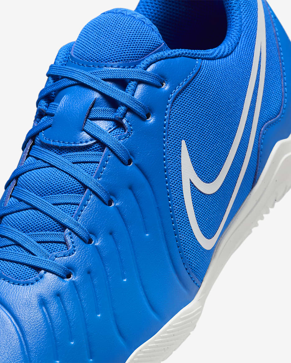 Nike Tiempo Legend 10 Club Low Top Fußballschuh für Hallen- und Hartplätze - Soar/Weiß