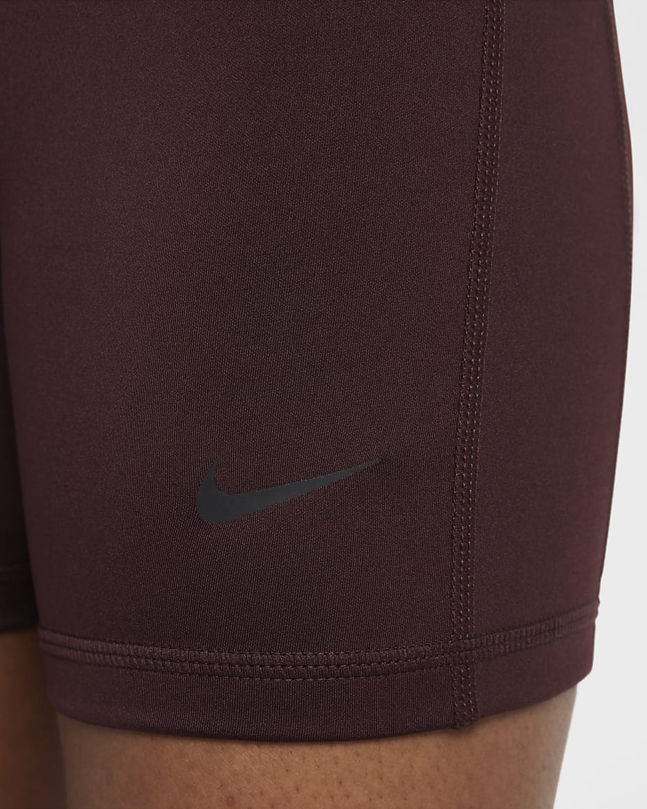 Nike Pro Leak Protection: Dri-FIT-menstruationsshorts til piger - Burgundy Crush/sort