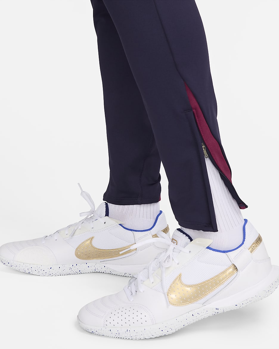 Pantalon de foot en maille Nike Dri-FIT Angleterre Strike pour homme - Purple Ink/Rosewood/Blanc