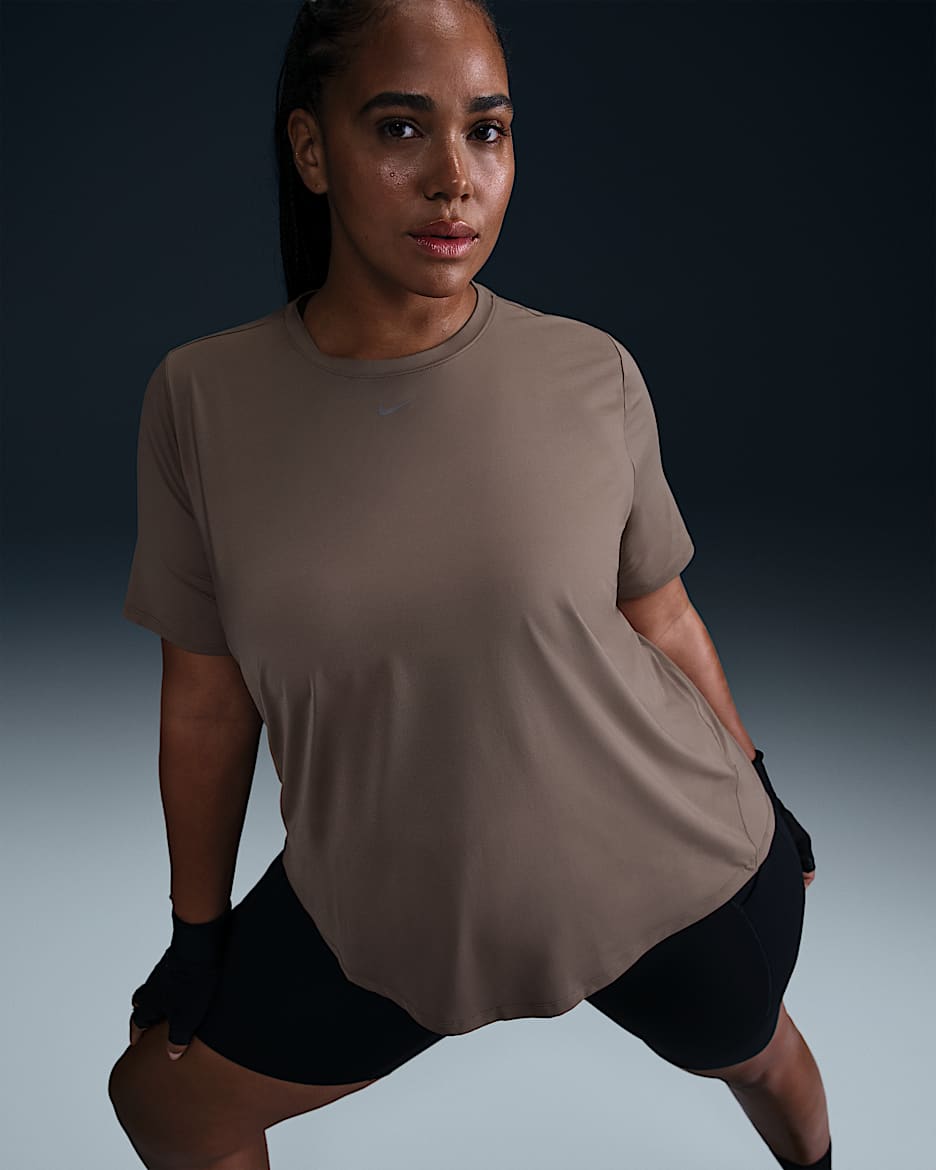Nike One Classic 女款 Dri-FIT 短袖上衣 (加大尺寸) - Mink Brown/黑色