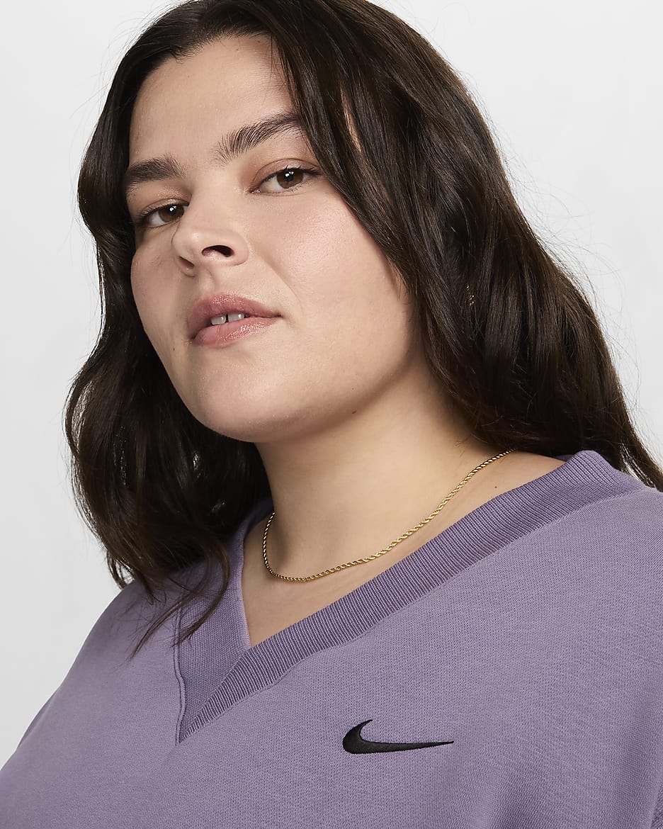 Playera con cuello en V de tejido Fleece cropped para mujer Nike Sportswear Phoenix (talla grande) - Alba/Negro