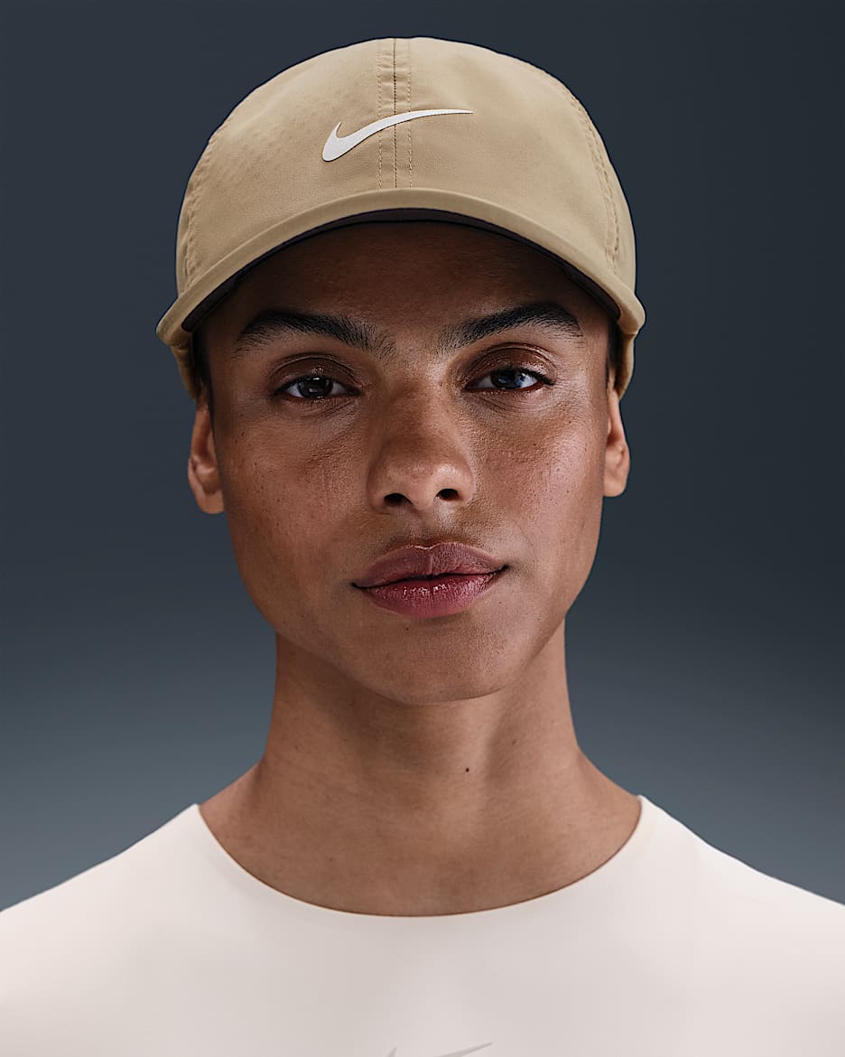 Casquette Featherlight souple Nike Dri-FIT Club - Khaki/Blanc
