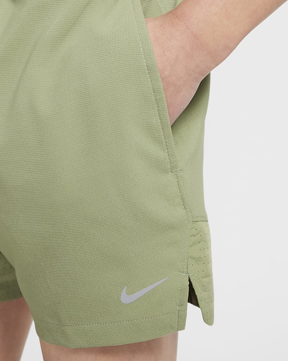 Shorts de entrenamiento Dri-FIT para niño talla grande Nike Multi Tech EasyOn - Verde aceite/Negro