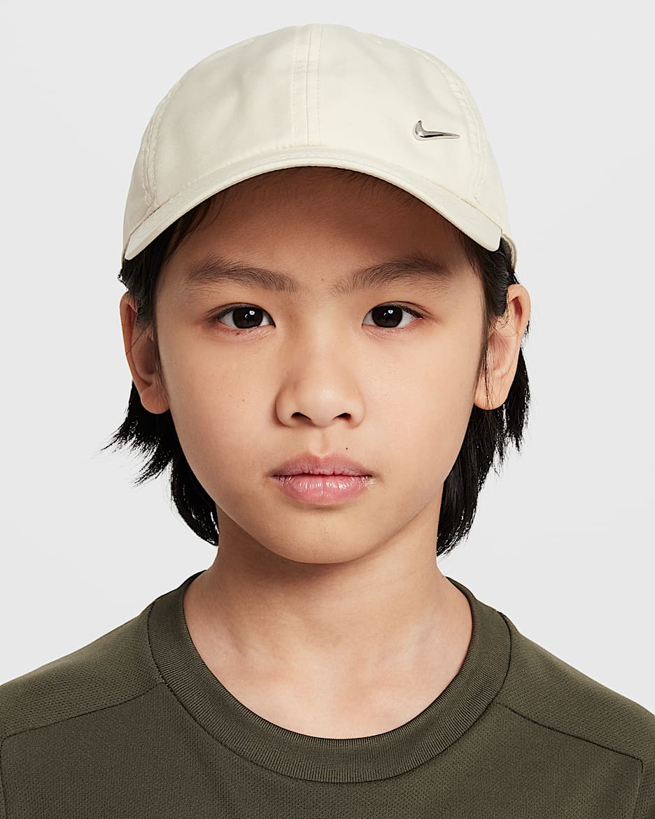 Nike Dri-FIT Club Kids' Unstructured Metal Swoosh Cap - Light Khaki
