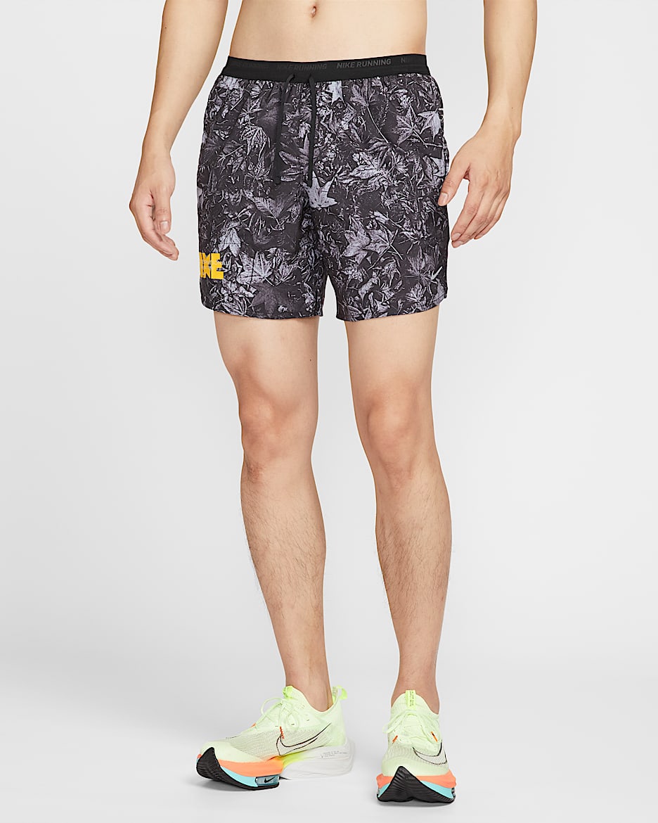 Nike Stride Men's Dri-FIT 18cm (approx) Brief-Lined Printed Running Shorts - Black/White/Light Smoke Grey