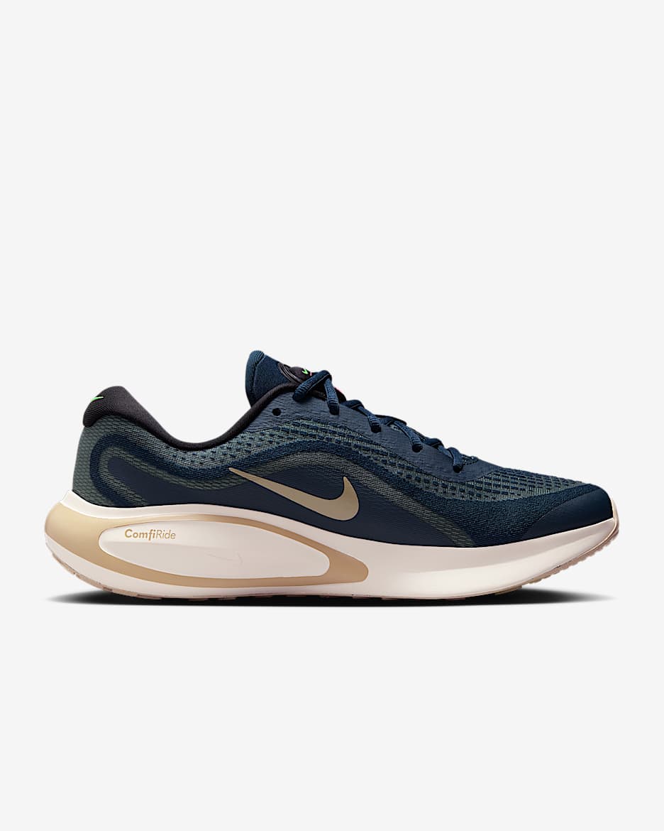 Tenis de correr en pavimento para hombre Nike Journey Run - Azul marino militar/Verde strike/Marfil pálido/Caqui desierto