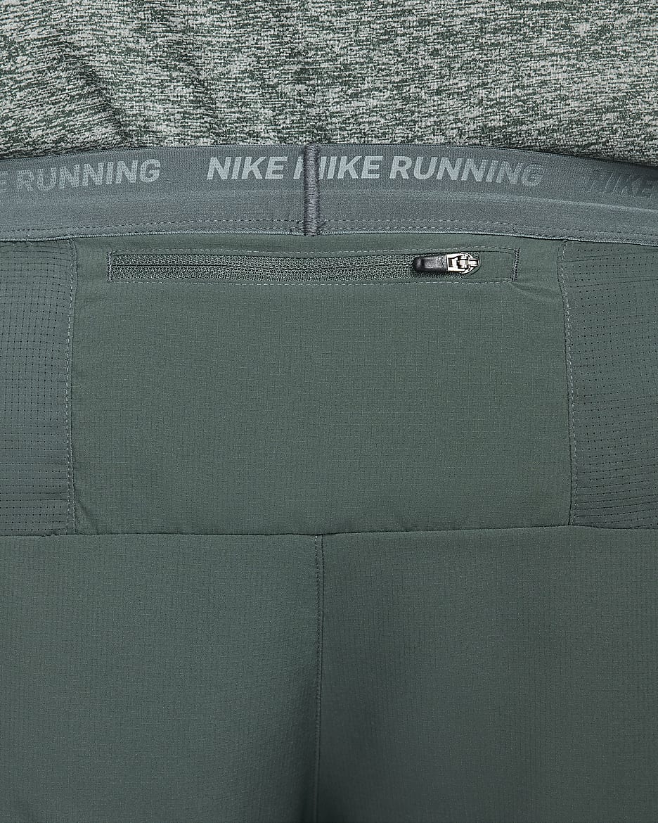 Shorts de correr Dri-FIT de 13 cm con forro de ropa interior para hombre Nike Stride - Verde vintage/Negro