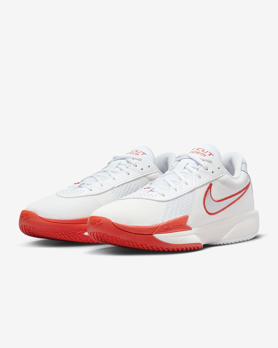 Tenis de básquetbol Nike G.T. Cut Academy - Blanco cumbre/Rojo picante/Gris fútbol/Plata metalizado