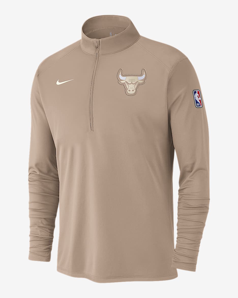 Playera de manga larga Nike Dri-FIT de la NBA de 1/2 cierre para hombre Chicago Bulls City Edition - Cáñamo/Blanco/Vela