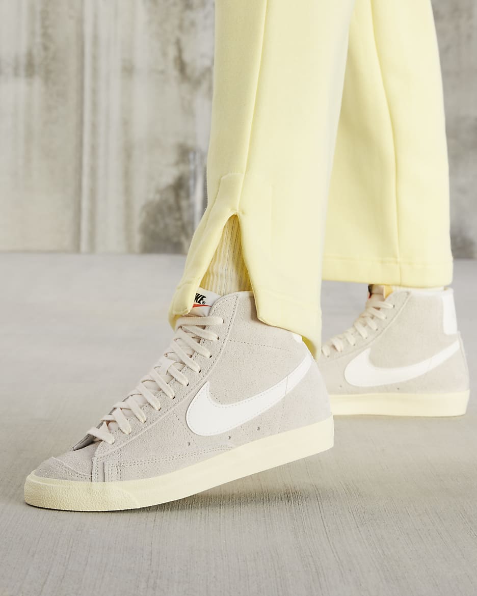 Nike Blazer Mid '77 Vintage Women's Shoe - Light Bone/Alabaster/Black/Sail