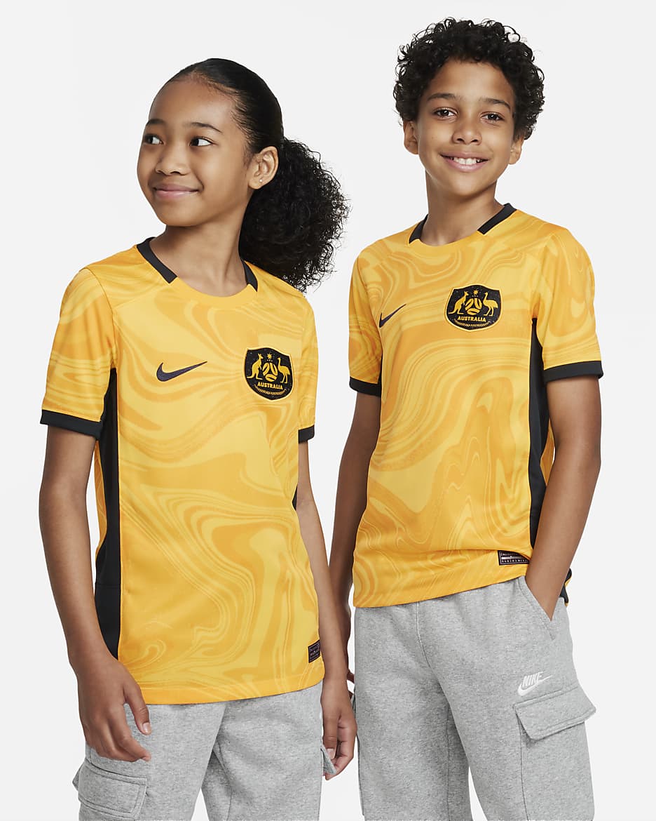 オーストラリア 2023 スタジアム ホーム ジュニア ナイキ Dri-FIT サッカーユニフォーム - バーシティメイズ/プログリーン/プログリーン