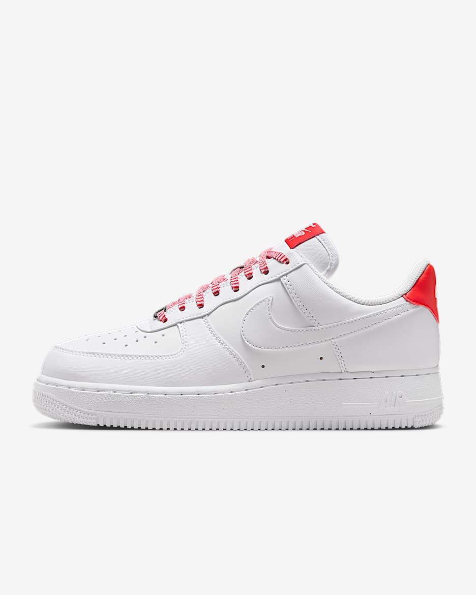 Tenis para mujer Nike Air Force 1 '07 - Blanco/Espuma rosa/Plata metalizado/Carmesí claro