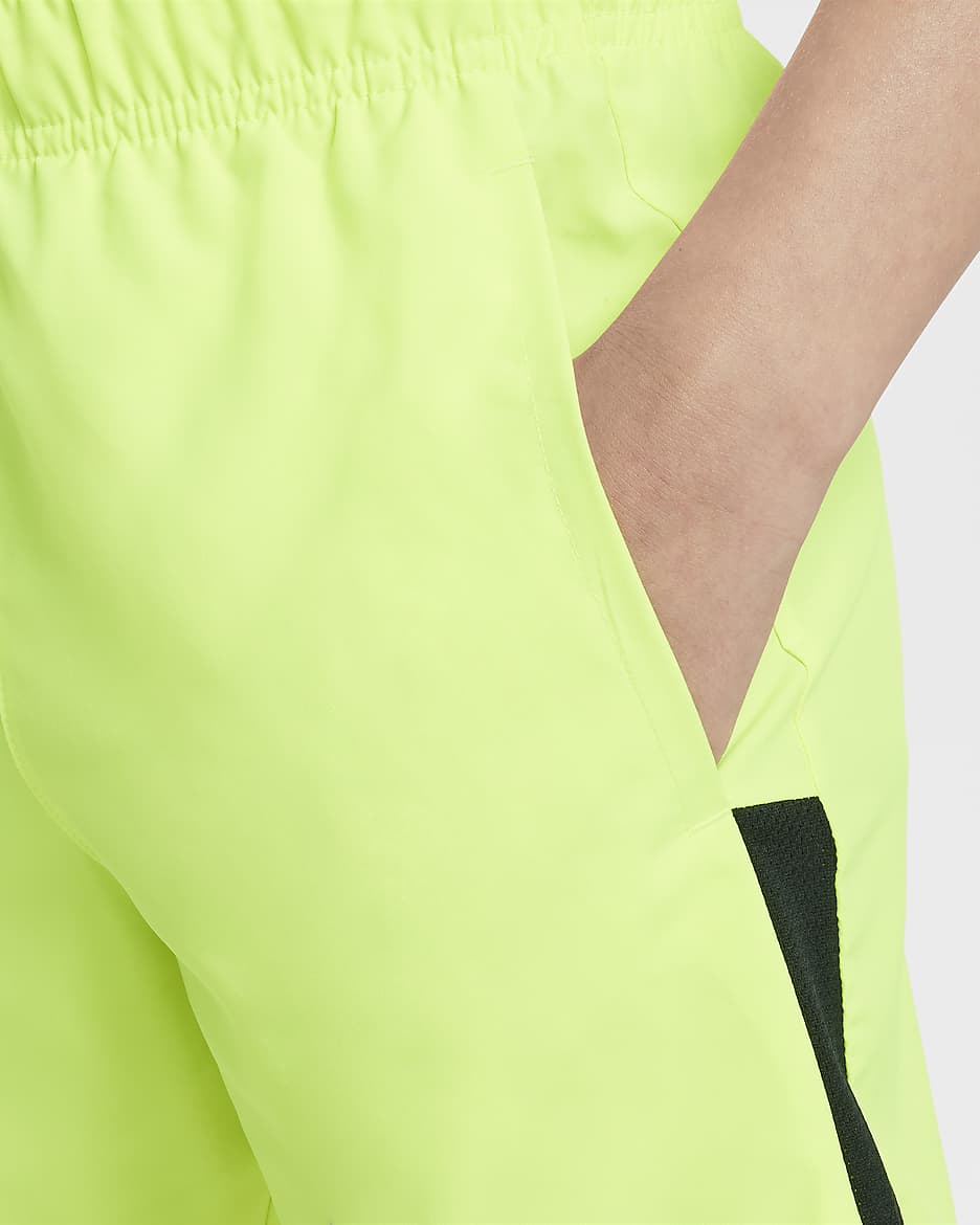 Nike Dri-FIT Challenger Trainingsshorts für ältere Kinder (Jungen) - Volt/Schwarz