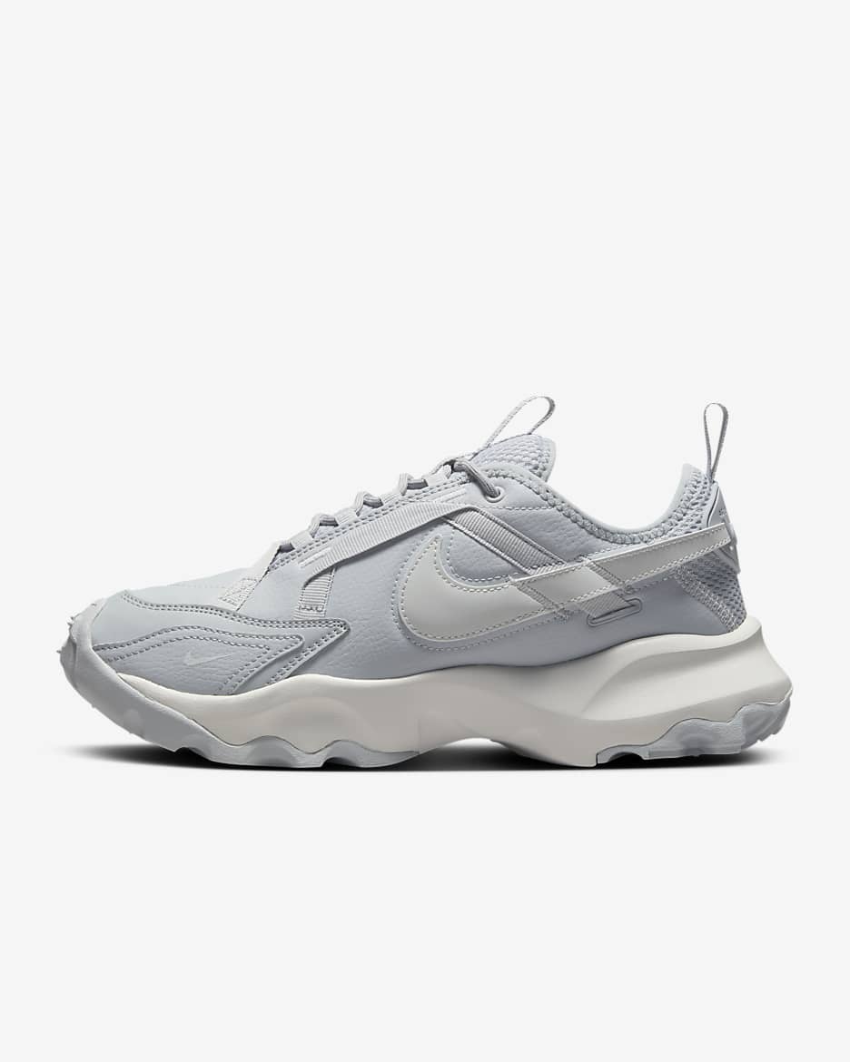 รองเท้าผู้หญิง Nike TC 7900 - Wolf Grey/Photon Dust/Metallic Platinum