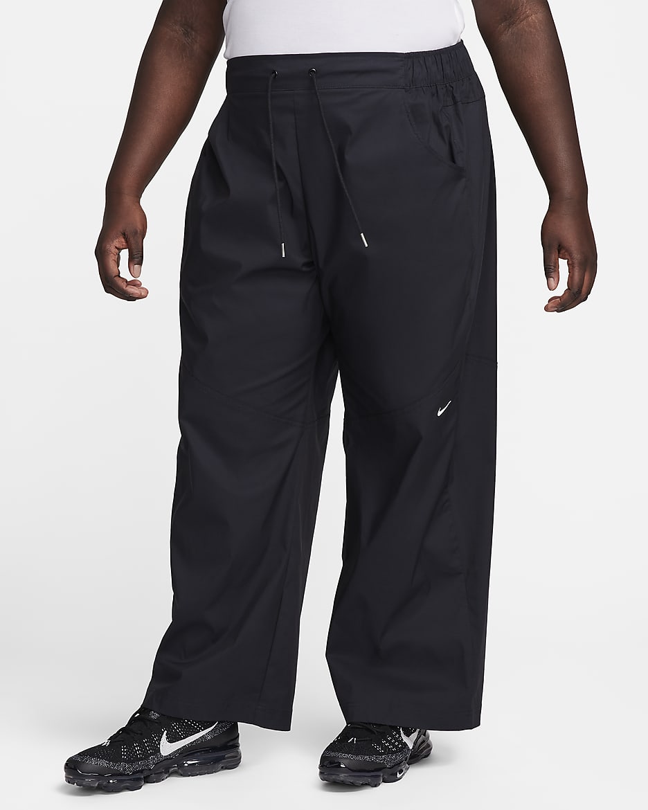 Nike Sportswear Essential Women's Woven High-Waisted Trousers (Plus Size) - Black/White